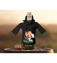 BK Gift Kişiye Özel Sevgililer Karikatürlü Mini Siyah İçki Şişesi Tişörtü , Ev Bar Dekoru, Viski, Şarap, Votka, Rakı Şişesi Tişörtü, Ev Barı-3