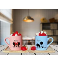 Minnie Mouse & Mickey Mouse Çift Tasarımlı Pembe & Mavi Ahşap Tabaklı Kişiye Özel Türk Kahvesi Fincanı Seti
