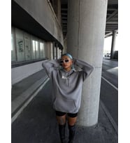 Uzun Kol Kapşonlu Göğüs Baskılı SweatShirt - Gri