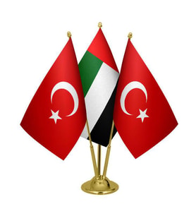 Masa Üstü Birleşik Arap Emirlikleri Bayrağı Türk Bayrağı Üçlü Pirinç Direk Masa Bayrak Seti