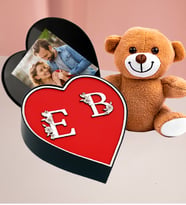 Kişiye Özel Çift Harf Tasarımlı Kalp Kutu Ve 25 cm Peluş Ayıcık