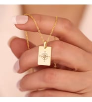 Kişiye Özel 925 Ayar Gümüş Zarif Pusula Kolye (Gold)