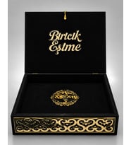 Kişiye Özel Kadife Kaplı Kutulu Kur’an-ı Kerim ve İnci Tesbih Seti – Şık ve Özel Tasarım