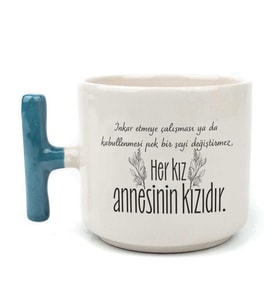 Her Kız Annesinin Kızıdır Baskılı Mavi Kulplu T Kupa