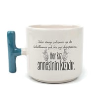 Her Kız Annesinin Kızıdır Baskılı Mavi Kulplu T Kupa