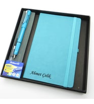 Signator® Codex  N304 Kişiye Özel Defterli Set - İsme Özel Açık Mavi Dolma Kalem + İsme Özel Turkuaz Defter + Yedek Kartuş İsme Özel Kutusunda Hediyelik Set (Karışık)