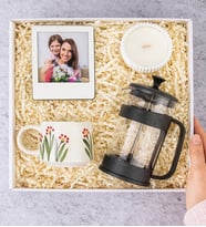 Kadınlara Özel Fotoğraflı Çerçeve Mum French Press Ve El Yapımı Fincan Seti