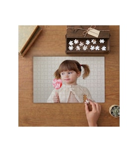 Şeker Yiyen Kız Çocuğu Tasarımı 240 parça Ahşap Puzzle Ahşap Kutuda MP00666