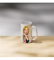Pop Art Sarışın Kadın Baskılı Porselen Kupa - Sanatsal Tasarım Hediyelik Kupa
