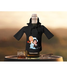 BK Gift Kişiye Özel Sevgililer Karikatürlü Mini Siyah İçki Şişesi Tişörtü , Ev Bar Dekoru, Viski, Şarap, Votka, Rakı Şişesi Tişörtü, Ev Barı-2