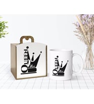 BK Gift Kişiye Özel Ahşap Kutuda Queen Tasarımlı Beyaz Kupa Bardak-1