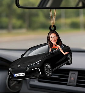 BK Gift Kişiye Özel Kadın Oltu Renk Togg Karikatürlü Ahşap Plakalı Araba Dikiz Ayna Süsü-1 , Arkadaşa Hediye, Sevgiliye Hediye, Araba Hediyesi