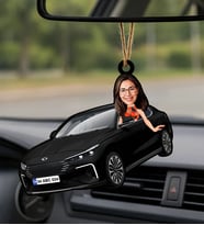 BK Gift Kişiye Özel Kadın Oltu Renk Togg Karikatürlü Ahşap Plakalı Araba Dikiz Ayna Süsü-1 , Arkadaşa Hediye, Sevgiliye Hediye, Araba Hediyesi