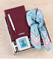 Kişiye Özel Defter & Tükenmez Kalem & T Kupa & Fular Hediye Seti