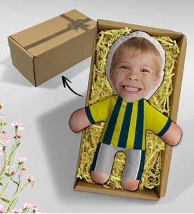 BK Gift Hediye Kutusunda Kişiye Özel Fotoğraflı Çocuk Sarı Lacivert Futbolcu Bebek Yastık-1, Arkadaşa Hediye, Sevgiliye Hediye, Doğum Günü Hediyesi