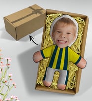 BK Gift Hediye Kutusunda Kişiye Özel Fotoğraflı Çocuk Sarı Lacivert Futbolcu Bebek Yastık-1, Arkadaşa Hediye, Sevgiliye Hediye, Doğum Günü Hediyesi