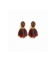 Amber Damla Taşlı Gold Detaylı Sallantılı Küpe – Bohem Şık Tasarım