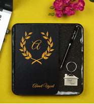 Kişiye Özel Sevgililer Günü Hediyesi  Metal Kutu İçerisinde Siyah Defter Kalem ve Anahtarlık Hediye Seti
