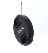 Sony Lensler İçin 72mm    Snap On Lens Kapağı Bağcıklı     72mm (Ø72) filtre çapına sahip tüm lens objektif ve makinelere uyumludur.  Lensinizi çizilme, tozlanma, parmak izi vb. olumsuz dış etkenlere karşı korur. (Siyah)