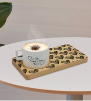 BK Gift Kişiye Özel Kalpler Tasarımlı Doğal Ahşap Tabaklı Seramik Fincan Sunum Seti  Model 1