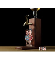 BK Gift Kişiye Özel Tatilci Kankalar Karikatürlü Musluklu Ahşap Viski Standı-1, Viski Çeşmesi, Doğum Günü Hediyesi, İçecek Dispenseri