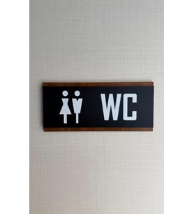 Kadın Erkek Unisex Wc Tuvalet Yönlendirme Levhası Çift Kat Ceviz Üzeri Siyah Uv Baskılı Yapışkanlı (Antrasit)