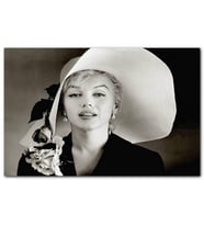 Cakatablo Marilyn Monroe Güllü Beyaz Şapkası Gülümsemesi MDF Tablo