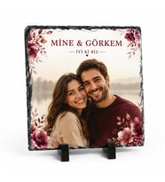 Kişiye Özel Fotoğraf Baskılı Kare Doğal Taş 20×20 cm – Ayaklı Masaüstü Dekoratif Çerçeve