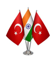 Masa Üstü Hindistan Bayrağı Türk Bayrağı Üçlü Krom Direk Masa Bayrak Seti