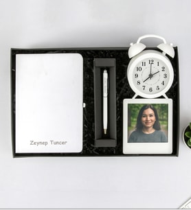Kişiye Özel Fotoğraflı Çerçeve,Defter,Kalem Ve Masa Saati (Beyaz)