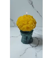 Kutuda özel çiçekli buket mum (Sarı)