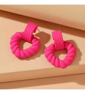 Pembe Renk Sallantılı Sarmal Model Kadın Küpe