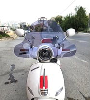 MOTOCAM Küba Brilliant Ön Cam 2021-2026 Model 45cm Füme Renkli Elcikli APARATSIZ