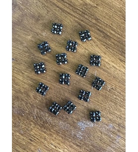 1X1 CM 15 ADET DİKİLBİLİR ZİRKON SİYAH TAŞLI ARMA YAMA DİKİŞ AKSESUARI
