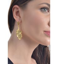 Kadın Altın Renk Kaplama Çivili Model Yaprak Stılızesi Küpe