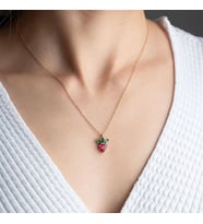 Vaoov 925 Ayar Gümüş Kırmızı Taşlı Çilek Kolye (Rose)