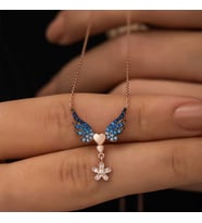 Gümüş Rose Çiçekli Kanatlı Kalpli Kolye
