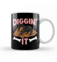 Funny Diggin' It Cute Dachshund Pun Digging Bones Kupa Bardak Porselen