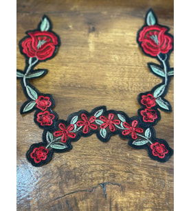 30X21 CM NAKIŞ İŞLEME ÇİÇEKLİ YAKA DİKİŞ APLİKE