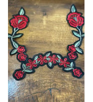 30X21 CM NAKIŞ İŞLEME ÇİÇEKLİ YAKA DİKİŞ APLİKE
