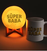Babalar Gününe Özel  3D Ay Şeklinde Dekoratif Gece Lambası (Standlı) & Özel Tasarım Süper Baba Kupası Hediye Seti