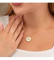 Gümüş Pazarım Açılıp Kapanır 2 Kullanımlı Papatya Gümüş Kolye Gold (Karışık)