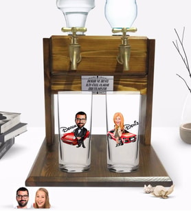 BK Gift Kişiye Özel Erkek ve Kadın Tasarımlı İkili Rakı Bardağı ve Çift Musluklu Doğal Ahşap Rakı Standı-7 (Model 1)