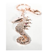 Taşlı Denizatı Anahtarlık Rose Gold – Işıltılı Şık Çanta & Anahtar Aksesuarı