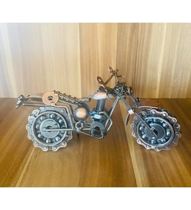 Metal Motor Sanatın ve Mühendisliğin Buluştuğu Benzersiz Bir Koleksiyon Parçası
