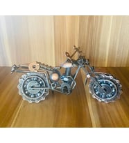 Metal Motor Sanatın ve Mühendisliğin Buluştuğu Benzersiz Bir Koleksiyon Parçası