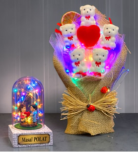 Renkli Led Işıklı Ayıcık Buketi & Kişiye Özel Renkli Led Işıklı Kalp Tutan Çiftli Fanus