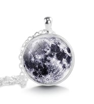 Büyüteç Cam İçinde Ay Haritalı Ender Dolunay Kolye Vintage Moon Gümüş Renk Zincir Dahil Erkek Kadın