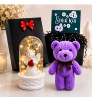 Siyah Hediye Kutusunda Beyaz Melek Biblolu Led Işıklı Fanus ve Mor Peluş Ayıcık Hediye Seti