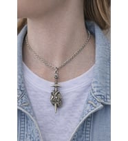 Dark Heart Blade – Kafatası & Kalp Figürlü Eskitme Gümüş Renk Unisex Kolye
